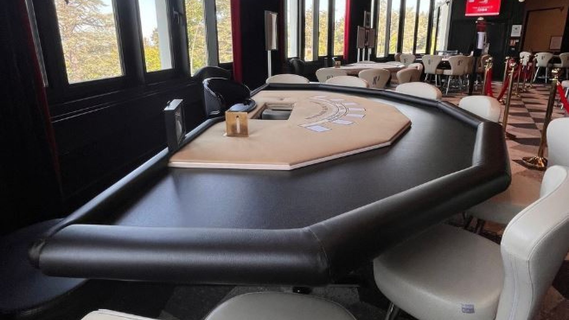 Salle de jeux traditionnels au casino de Saint-Galmier